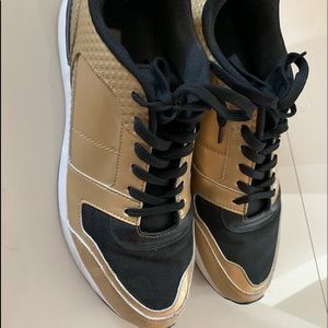 Beautiful sneakers used Steve Madden